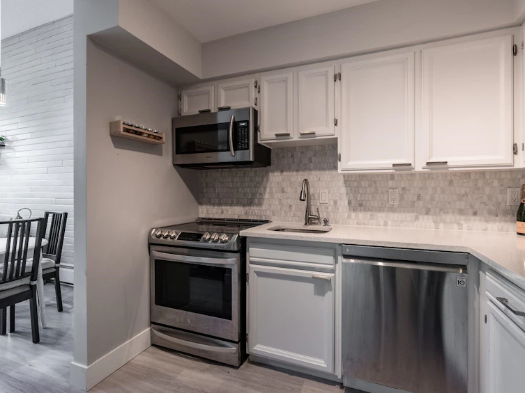 307-2255 W 8th Avenue, Vancouver, BC, V6K 2A6 - 5