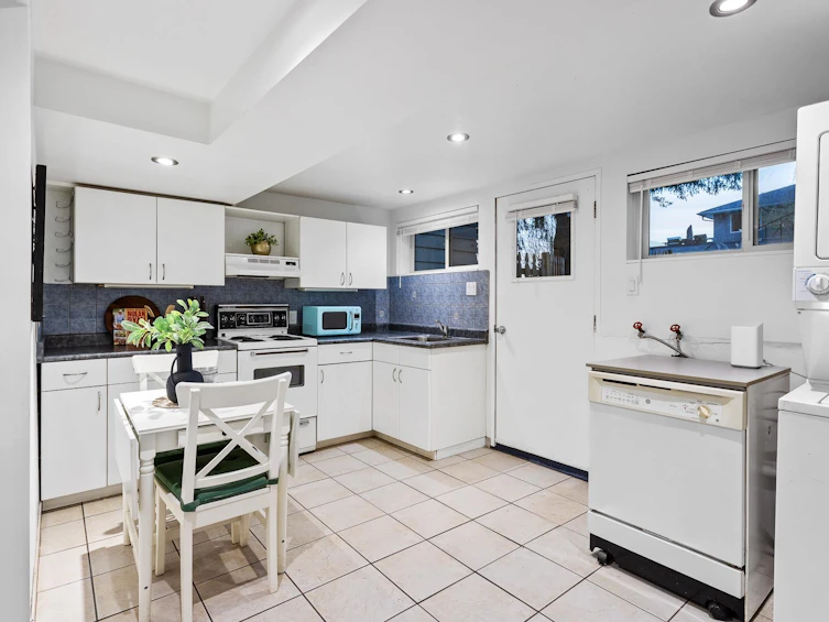 800 Calverhall Street, North Vancouver, BC, V7L 1X9 - 18