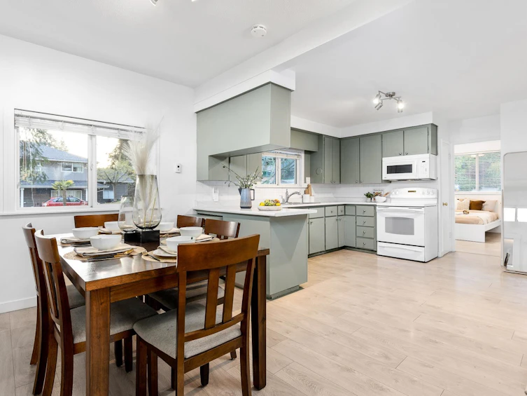 800 Calverhall Street, North Vancouver, BC, V7L 1X9 - 4