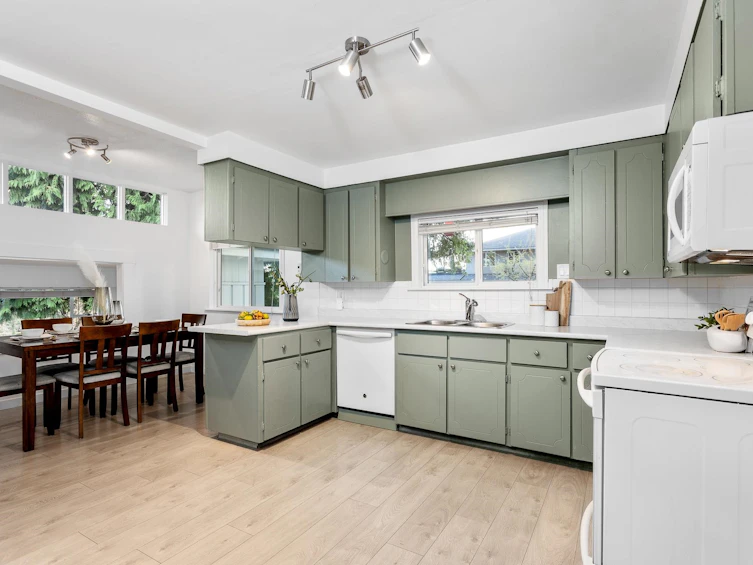800 Calverhall Street, North Vancouver, BC, V7L 1X9 - 6