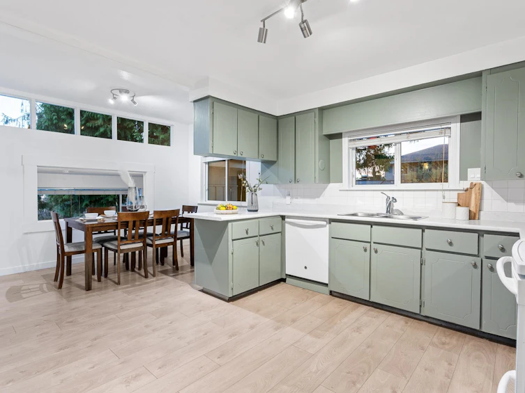 800 Calverhall Street, North Vancouver, BC, V7L 1X9 - 11