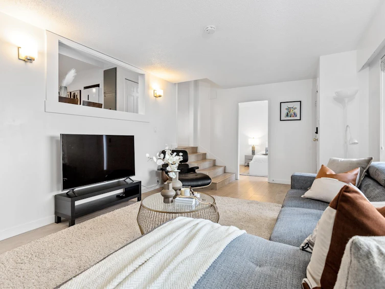 800 Calverhall Street, North Vancouver, BC, V7L 1X9 - 3