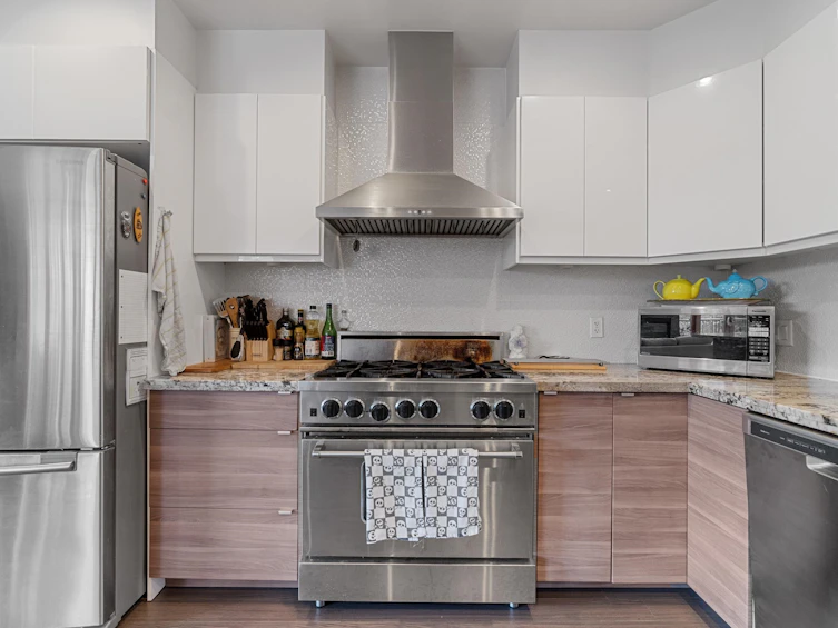 6352 Marine Drive, Burnaby, BC, V3N 2Y3 - 6