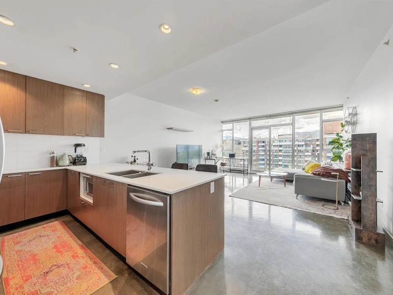906 - 221 Union Street, Vancouver BC V6A 0B4