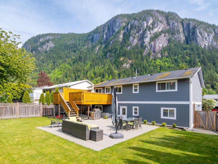 38305 Fir Street, Squamish, BC, V8B 0W9 - 2
