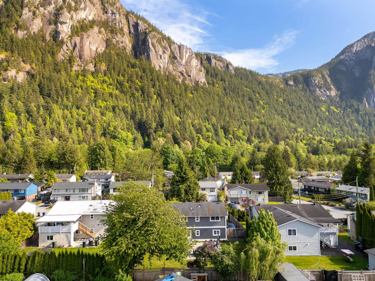 38305 Fir Street, Squamish, BC, V8B 0W9 - 35