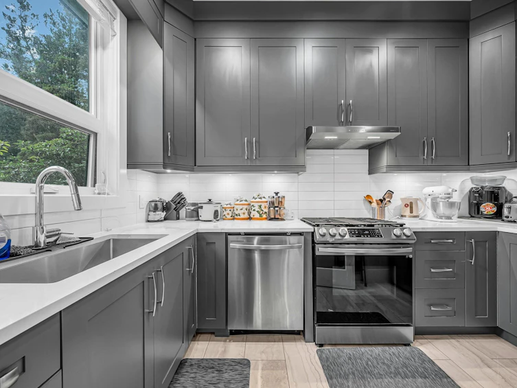 950 Foster Avenue, Coquitlam, BC, V3J 2M2 - 13