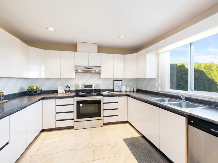 1431 Pinetree Way, Coquitlam, BC, V3E 2T6 - 13