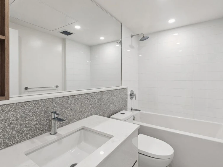 401-10428 Whalley Boulevard, Surrey, BC, V3T 0W2 - 12