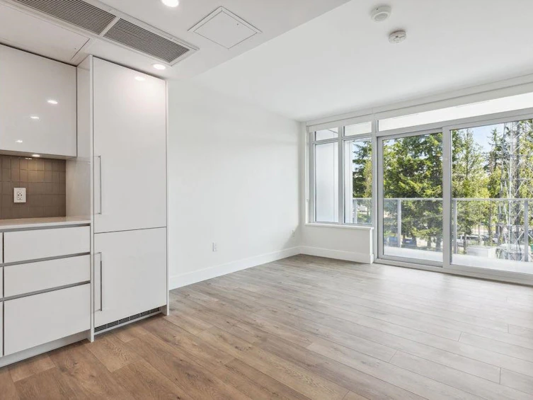 401-10428 Whalley Boulevard, Surrey, BC, V3T 0W2 - 3