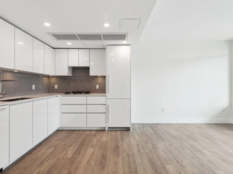 401-10428 Whalley Boulevard, Surrey, BC, V3T 0W2 - 10