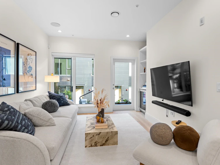 585 W 26th Avenue, Vancouver, BC, V5Z 2E4 - 2