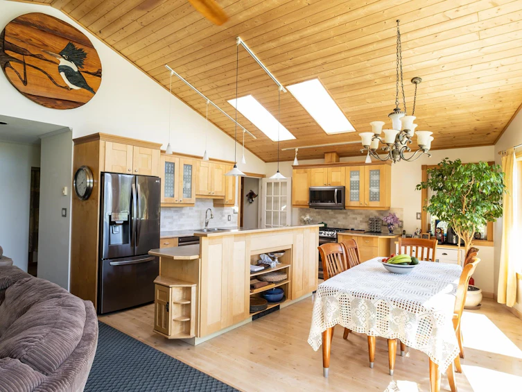 2556 Lower Road, Roberts Creek, BC, V0N 2W4 - 2