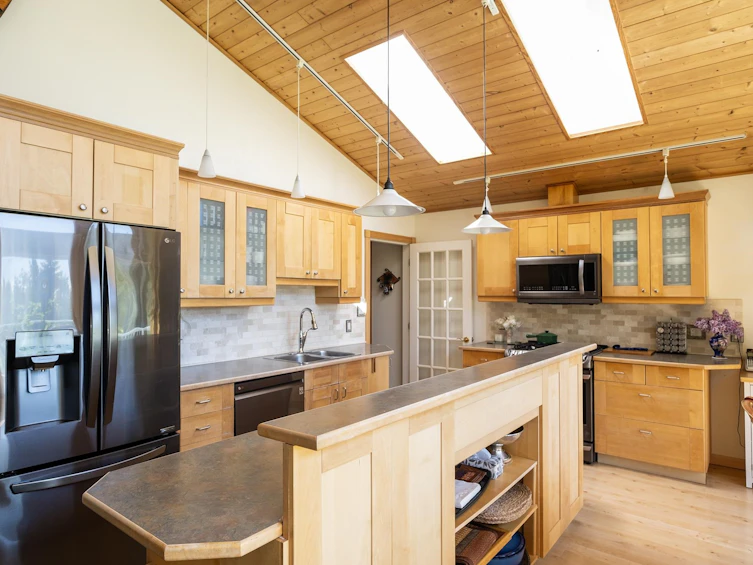 2556 Lower Road, Roberts Creek, BC, V0N 2W4 - 3