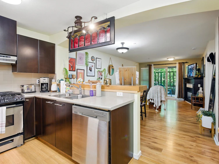 107-9329 University Crescent, Burnaby, BC, V5A 4Y4 - 4