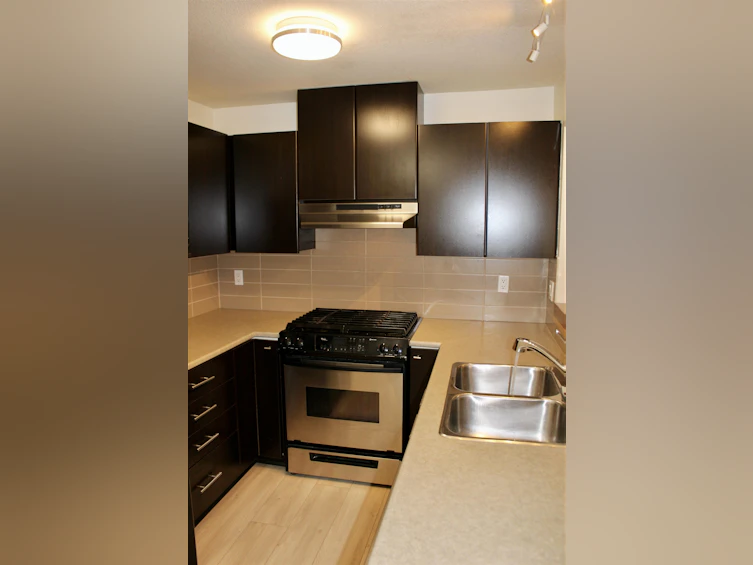 107-9329 University Crescent, Burnaby, BC, V5A 4Y4 - 32