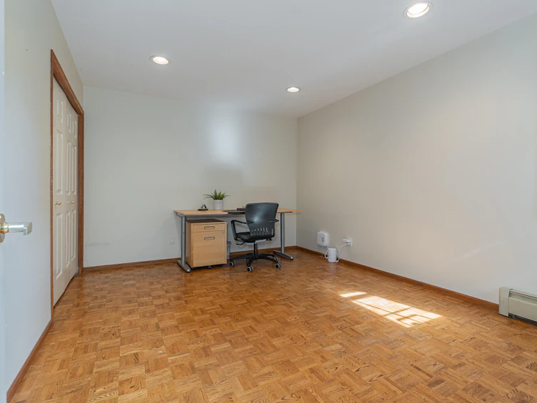 6865 Grant Place, Burnaby, BC, V5B 4X4 - 13