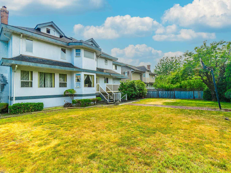 6865 Grant Place, Burnaby, BC, V5B 4X4 - 30