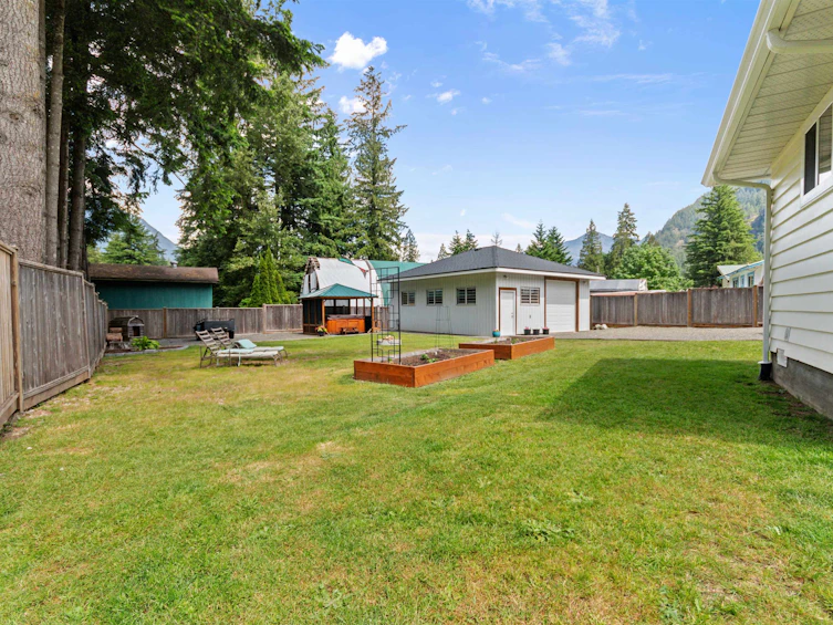 63685 Old Yale Road, Hope, BC, V0X 1L2 - 8