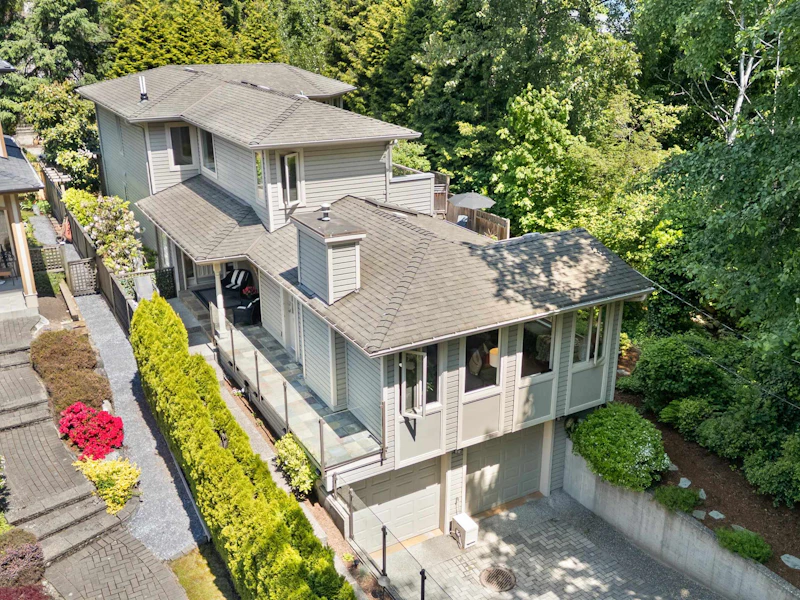 1907 Esquimalt Avenue, West Vancouver BC V7V 1S2