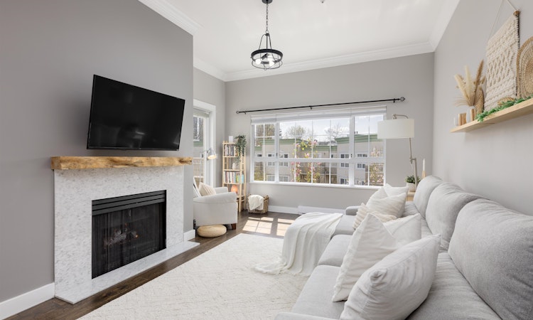 437-2980 Princess Crescent