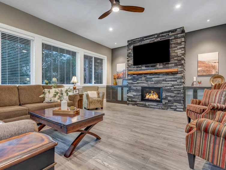 46123 Roy Avenue, Chilliwack, BC, V2R 2C2 - 3