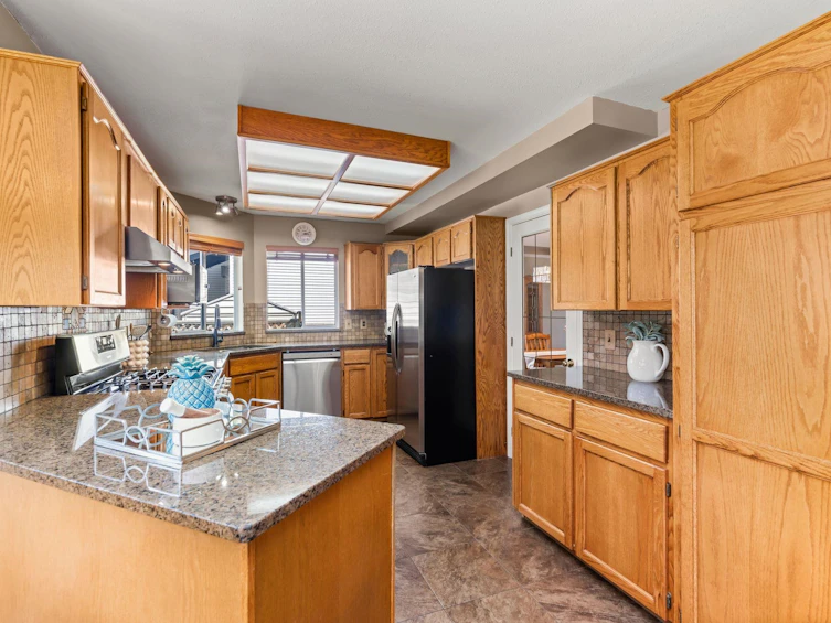 18687 56a Avenue, Surrey, BC, V3S 7Y2 - 4