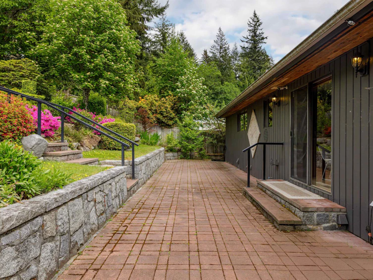 548 E Braemar Road, North Vancouver, BC, V7N 1R3 - 28