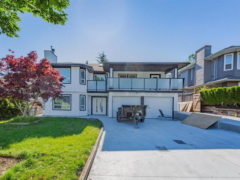 8453 148a Street, Surrey BC V3S 7K5
