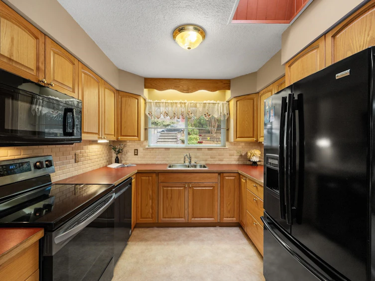 7433 Barrymore Drive, Delta, BC, V4C 6X5 - 4