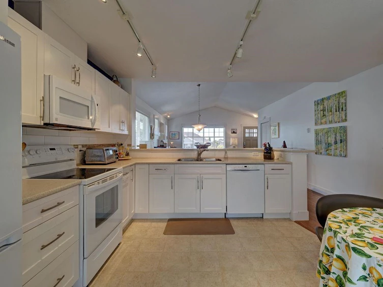 6258 Kevins Road, Sechelt, BC, V7Z 0V2 - 12