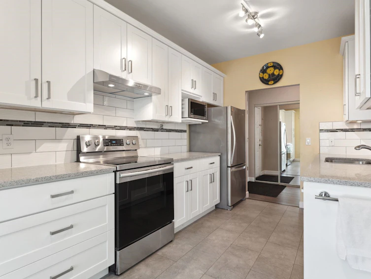 205-8500 General Currie Road, Richmond, BC, V6Y 3V4 - 8