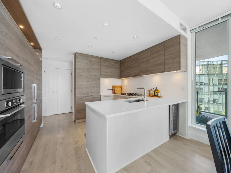 802-7388 Kingsway, Burnaby, BC, V3N 0G9 - 7