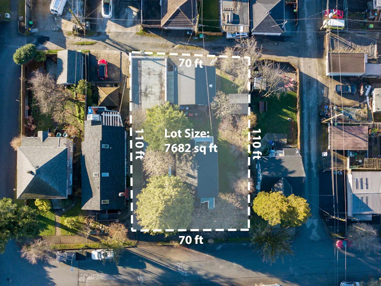 3336 E Georgia Street, Vancouver, BC, V5K 2L4 - 2