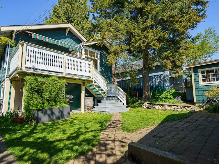 3336 E Georgia Street, Vancouver, BC, V5K 2L4 - 3