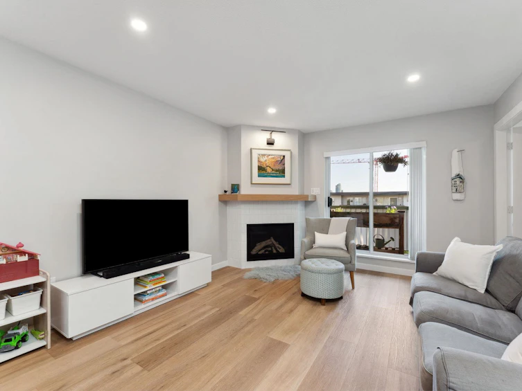 204-3861 Albert Street, Burnaby, BC, V5C 2C8 - 2