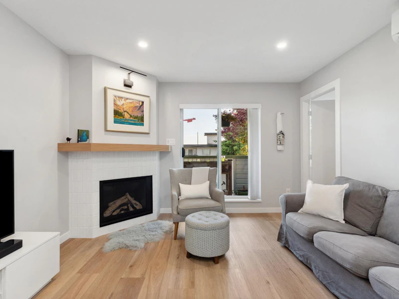 204 - 3861 Albert Street, Burnaby BC V5C 2C8