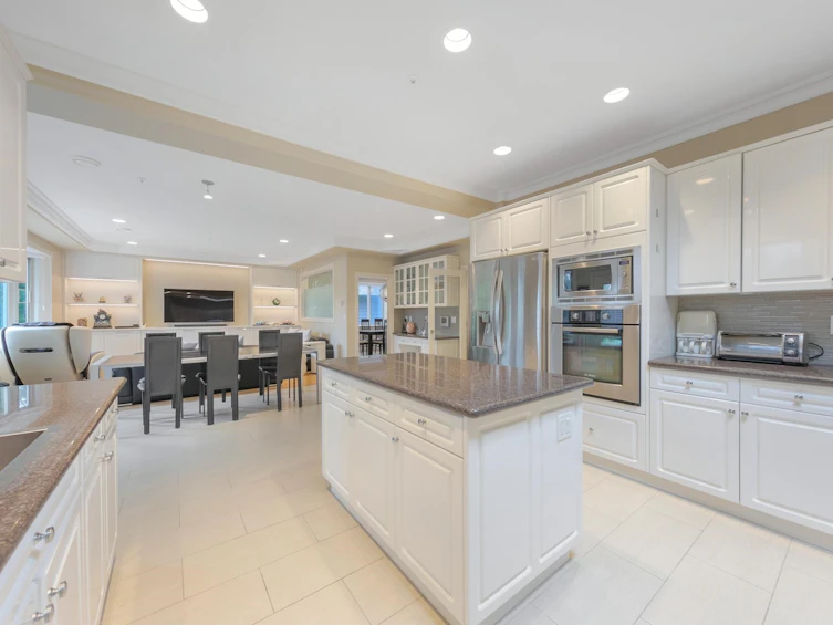 1688 W 61st Avenue, Vancouver, BC, V6P 2C3 - 4