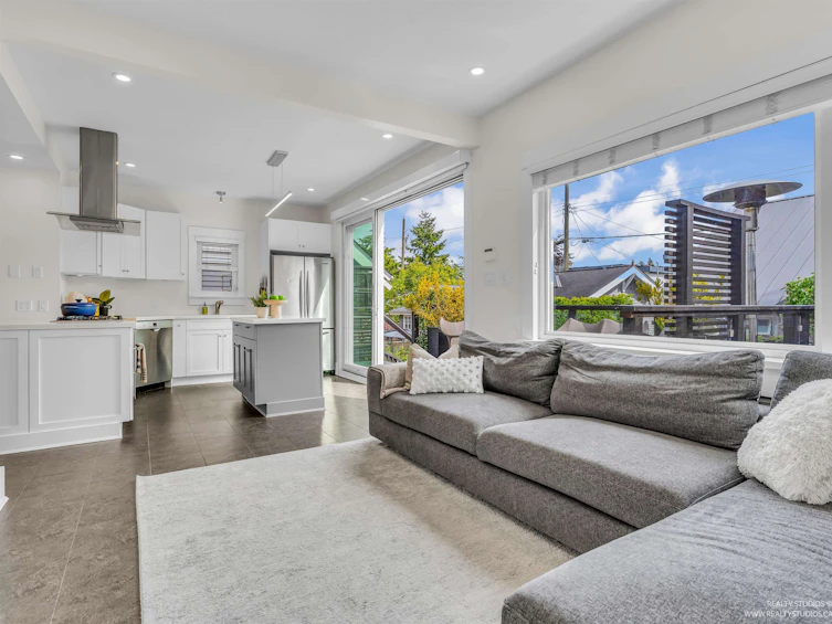 946 W 20th Avenue, Vancouver, BC, V5Z 1Y5 - 2