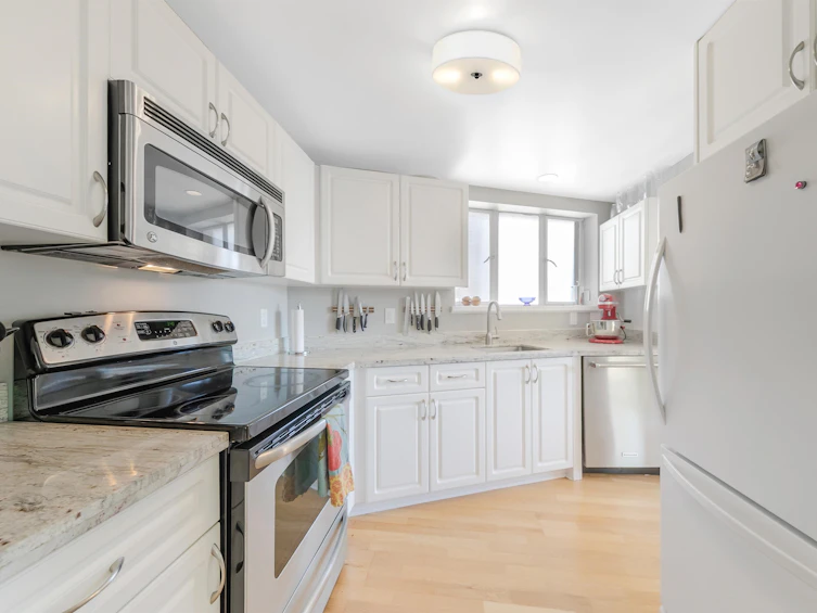 301-1949 Beach Avenue, Vancouver, BC, V6G 1Z2 - 11
