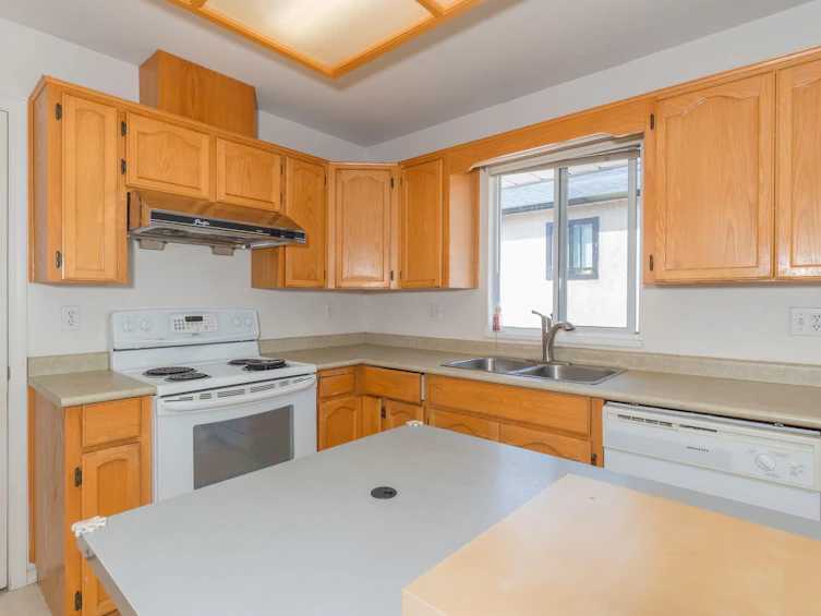 8058 163a Street, Surrey, BC, V4N 0J6 - 8