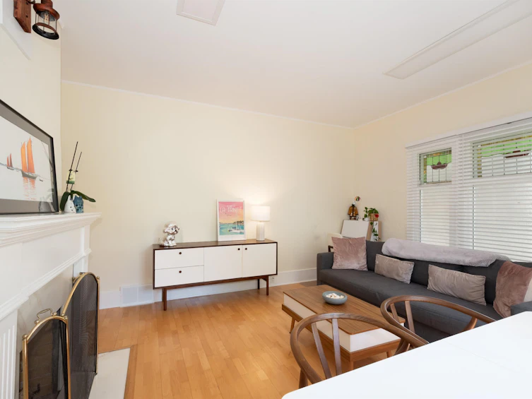 3652 Point Grey Road, Vancouver, BC, V6R 1A9 - 3