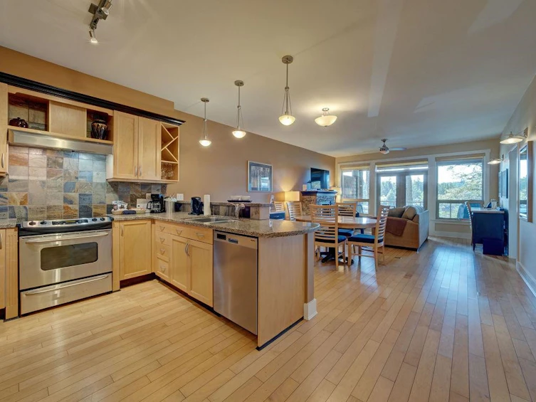 20D-12849 Lagoon Road, Pender Harbour Egmont, BC, V0N 2H0 - 2