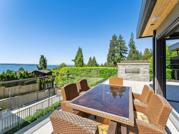2678 Mathers Avenue, West Vancouver, BC, V7V 2J4