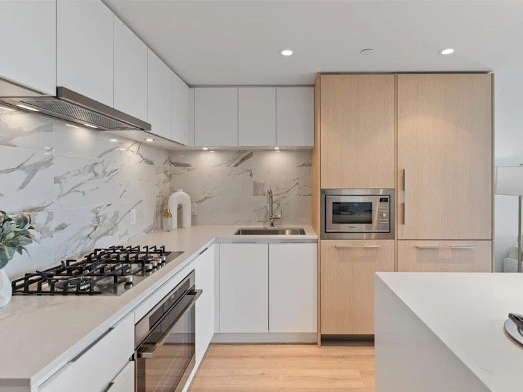 2208-1500 Fern Street, North Vancouver, BC, V7J 0E6 - 10