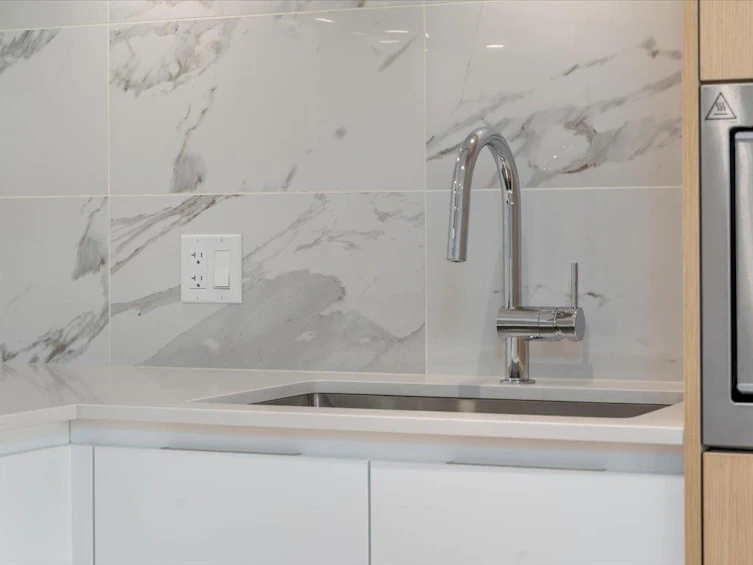 2304-1500 Fern Street, North Vancouver, BC, V7J 0E6 - 11