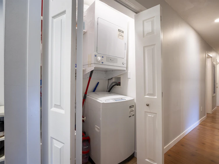 58-926 Premier Street, North Vancouver, BC, V7J 2G9 - 4