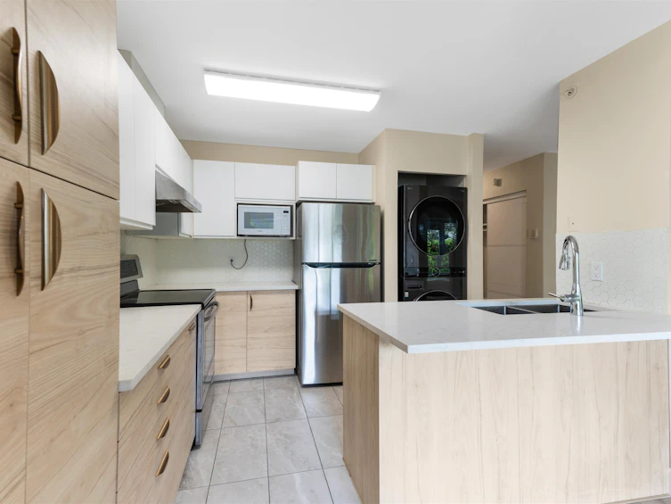 211-2677 E Broadway, Vancouver, BC, V5M 1Y6 - 9