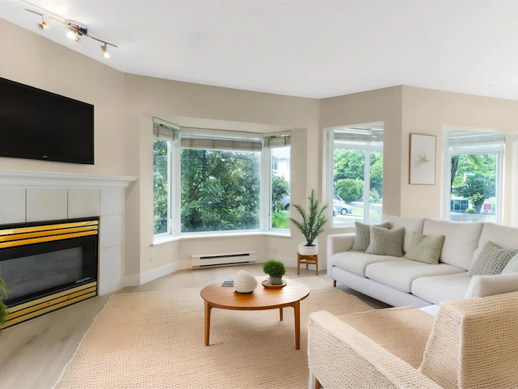 211-2677 E Broadway, Vancouver, BC, V5M 1Y6 - 2
