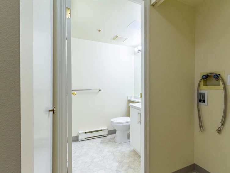 504-2528 E Broadway, Vancouver, BC, V5M 4V2 - 11